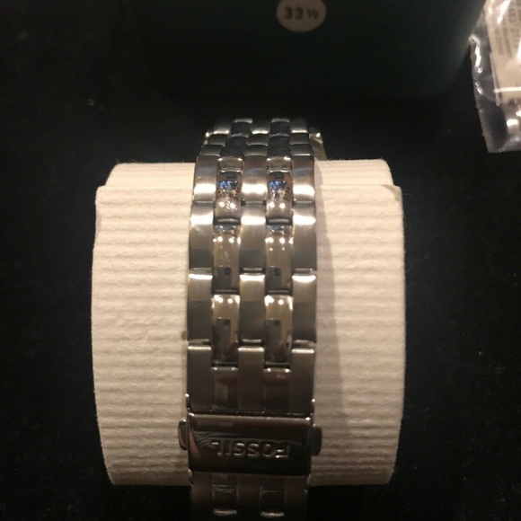 Fossil Iridescent Silver Women’s Watch NWT - Picture 4 of 7